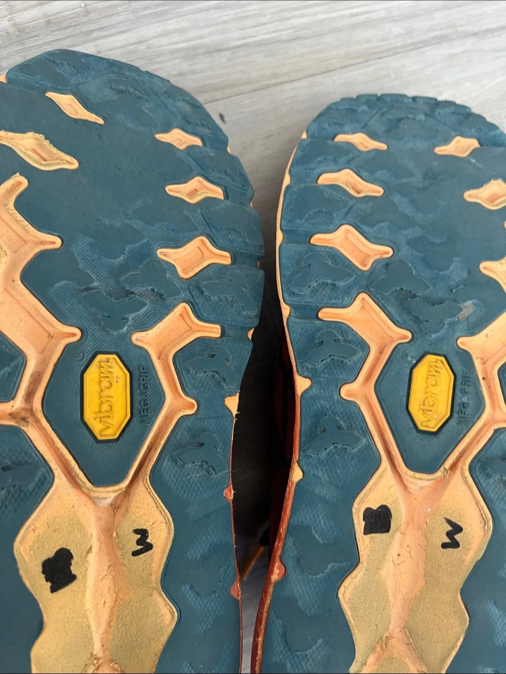Hoka Speedgoat 5 Women's Trail Running Shoes Size 8.5B Blue Orange running gym
